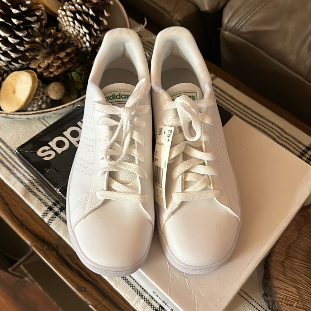 NIB Adidas Advantage White/Green Y 6.5/Women’s 8